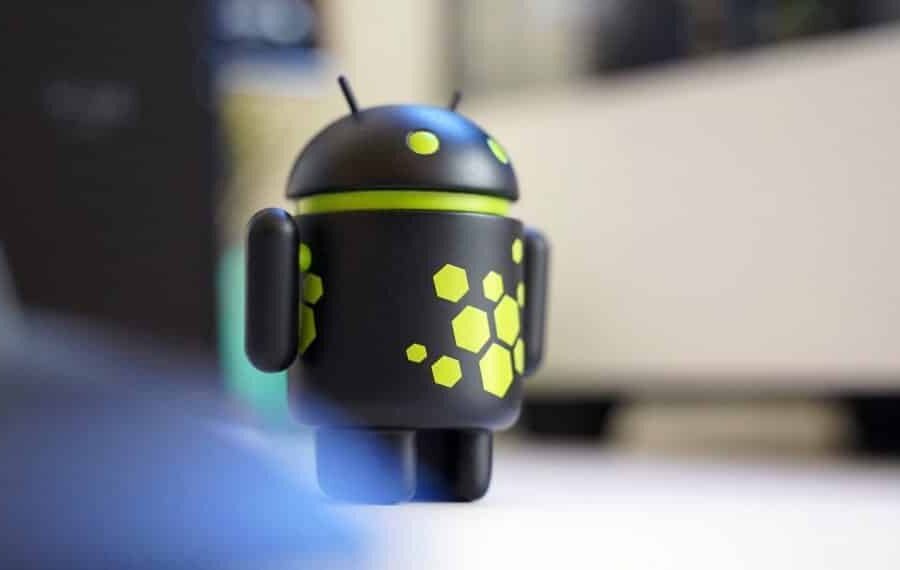 Populiariausios „Android“ programėlės pasiekia asmeninius duomenis be vartotojo leidimo
