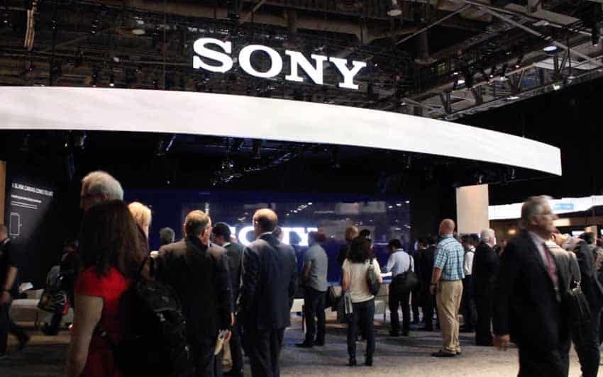 „Sony“ bandys ir vėl nustebinti – ruošia sulenkiamą išmanųjį telefoną su visais jutikliais ekrane