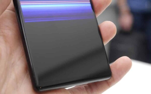 „Sony“ ruošia didžiulę naujieną – ketina pristatyti susukamą išmanųjį telefoną