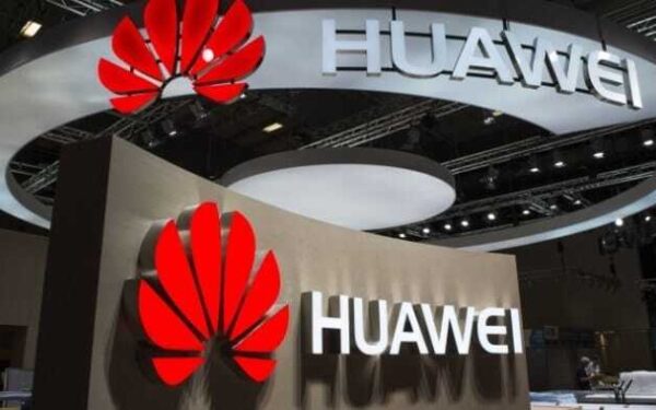 Agresyvus „Huawei“ įkūrėjo kreipimasis į darbuotojus ir planai užvaldyti pasaulį