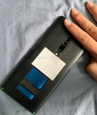 Nutekėjo dar nepristatyto „OnePlus 7T Pro” nuotraukos