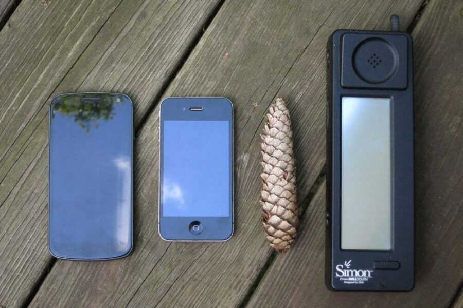 Pirmasis išmanusis telefonas – kaip atrodytų Jūsų diena su juo?