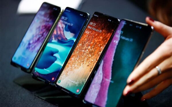 Telefonų pardavimai ir toliau krinta – pirmauja „Samsung“, o „Huawei“ vis dar antri
