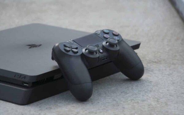 „Playstation 4” žaidimų pultelis už ypatingą kainą: net 33 eurais pigiau nei Lietuvoje