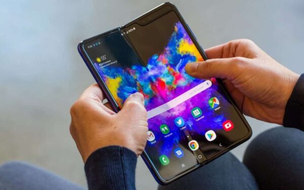 „Samsung Galaxy Fold“ sugrįžta – pirmieji telefonai pirkėjus pasieks dar šį mėnesį
