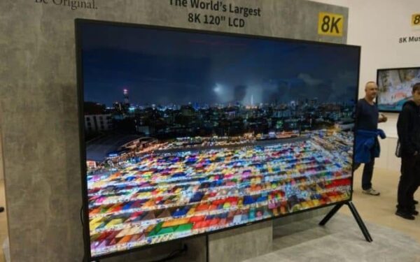 „Sharp“ pristatė didžiausią pasaulyje 8K televizorių