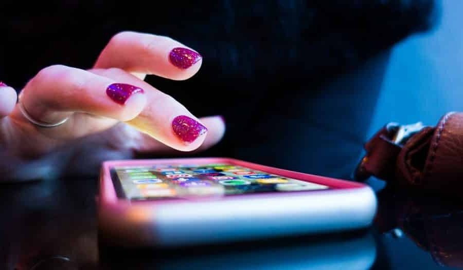 8 programėlės, kurias paaugliai naudoja, o tėvai greičiausiai net nežino