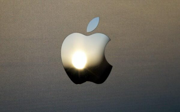 „Apple“ paklusus reikalavimams, generalinis direktorius netikėtai vieši Kinijoje