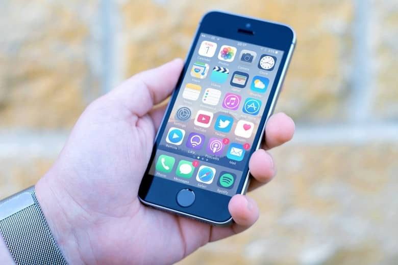 „Apple“ pigų „iPhone“ telefoną gali išleisti jau kitų metų pradžioje