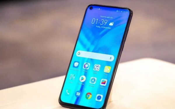 Dukterinė „Huawei“ kompanija „Honor“ ruošiasi nustebinti – netrukus pristatys „V30“ modelį