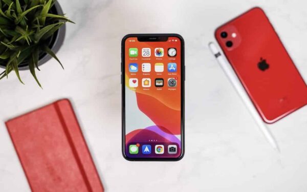 „iPhone 11“ parduodamas geriau nei tikėtasi, „Apple“ didina gamybą