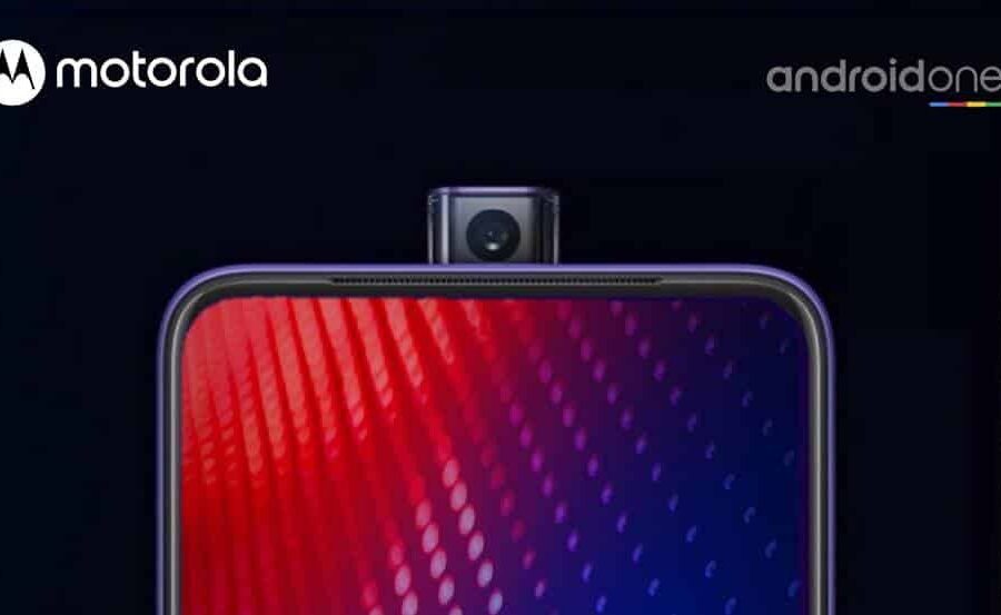 „Motorola“ ruošia pirmą savo telefoną su išslenkančia kamera