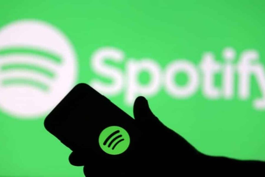 Naujausioje „iOS“ versijoje populiarioji „Spotify“ gali būti valdoma „Siri“ balso asistentu
