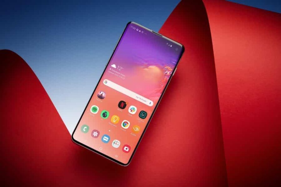 „Samsung Galaxy S11“ gali visus nustebinti triguba asmenukių kamera