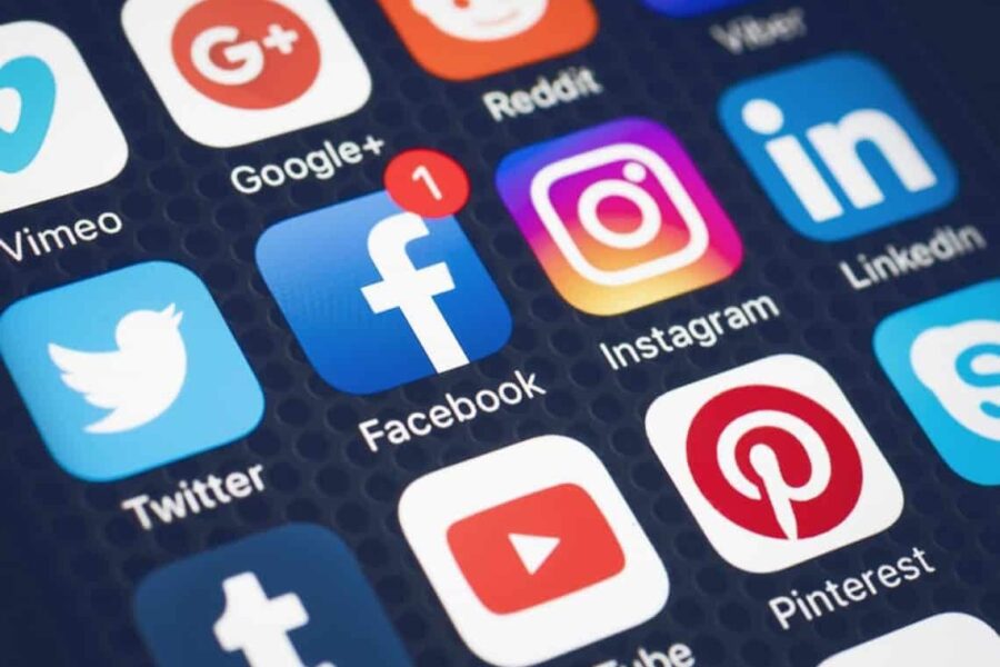 Socialiniuose tinkluose slypintys pavojai: kaip nuo jų apsaugoti vaikus?