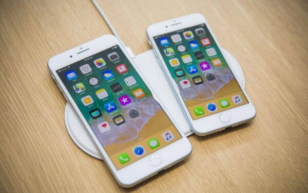 Analitikai įsitikinę – „Apple“ gali parduoti daugiau nei 20 mln. naujųjų biudžetinių „iPhone SE 2“ telefonų