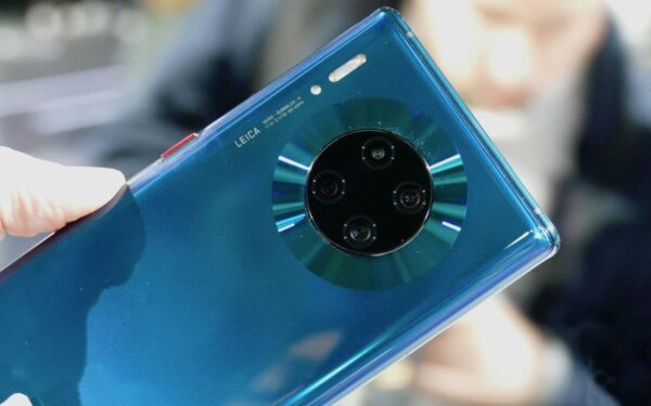 „Huawei Mate 30 Pro“ yra telefono meistrų rojus – vienas lengviausiai ardomų telefonų šiemet