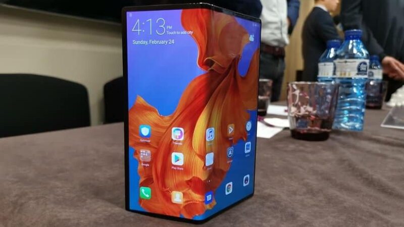 Kinijoje prasidėjo „Huawei Mate X“ prekyba, visi sulenkiamo telefono modeliai išparduoti vos per minutę