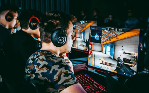 Kompiuterinių žaidimų mėgėjas, esportininkas, sportininkas – kur dėti lygybės ženklą?