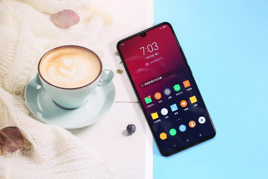 „Lenovo“ nori visus nustebinti: kuria savo 5G lustą ir pristatys naują telefoną su juo?