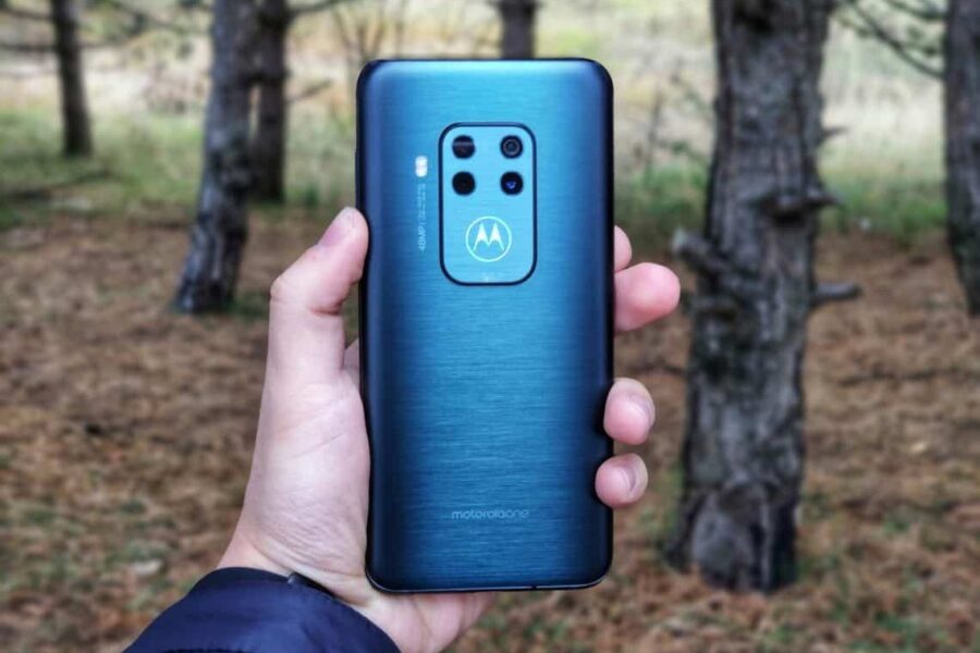 „Motorola One Zoom” apžvalga