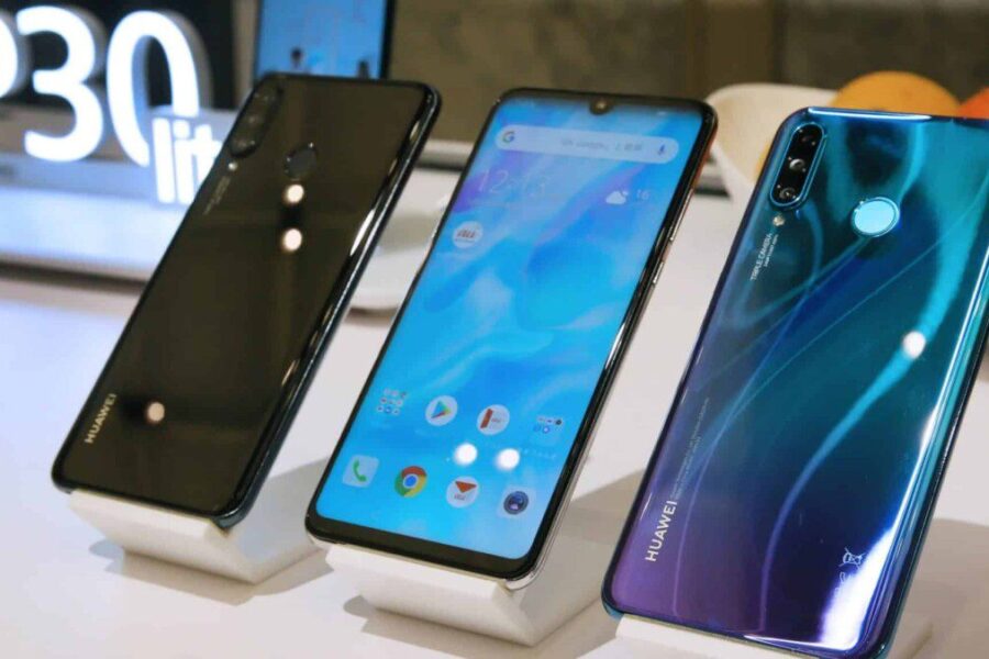 Nepaisant atsigavimo ženklų, Kinijos išmaniųjų telefonų rinka ir toliau traukiasi