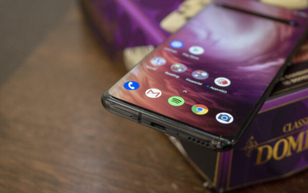 „OnePlus“ neketina keisti strategijos – ir toliau bus pristatomi du tos pačios serijos telefonai