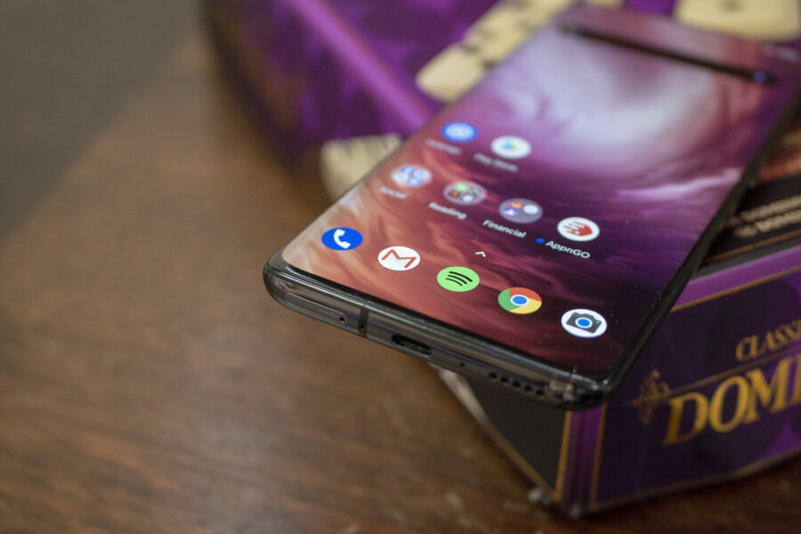 „OnePlus“ neketina keisti strategijos – ir toliau bus pristatomi du tos pačios serijos telefonai