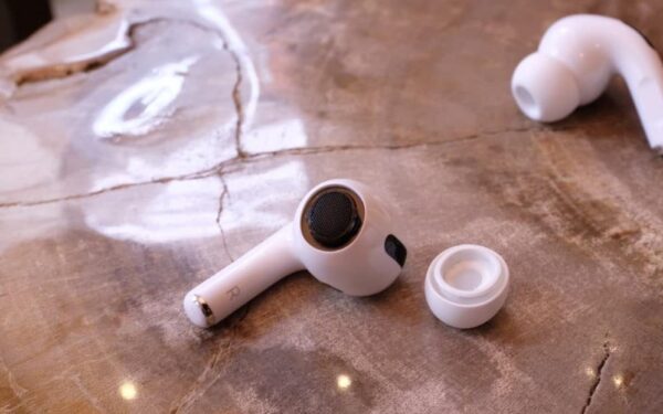 „Samsung Galaxy Buds“ siūlo geresnę garso kokybę nei „Apple AirPods Pro“