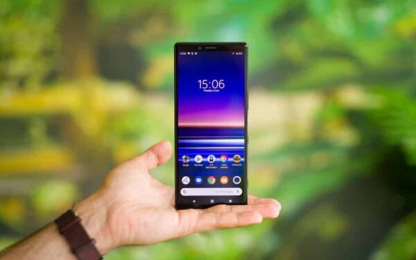 „Sony“ ruošia flagmaną keistu pavadinimu, bet įspūdingomis kameromis: „Sony Xperia 0“ turės net 6 kameras