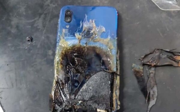 „Xiaomi“ sukurtas „Redmi Note“ telefonas paskendo liepsnose, gamintojas atsisako pakeisti jį nauju