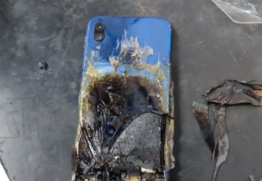 „Xiaomi“ sukurtas „Redmi Note“ telefonas paskendo liepsnose, gamintojas atsisako pakeisti jį nauju