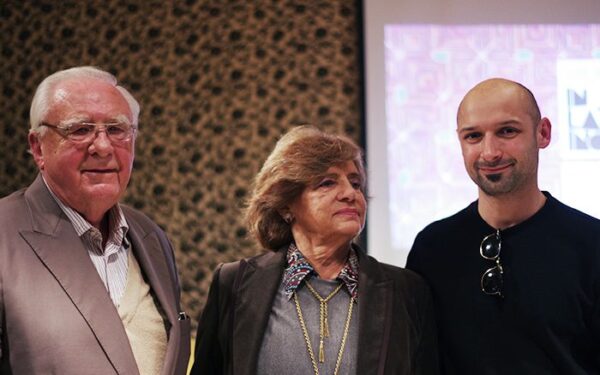 Ant geltonos sofos su Jurgio Didžiulio seneliais (galerija)