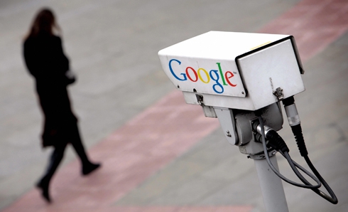 Atsargiai: "Google" mus stebi