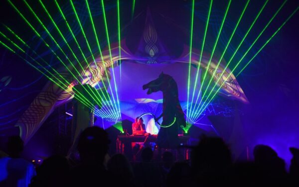 Kodėl vėl ir vėl norisi grįžti į „Yaga Gathering“ arba meilė nebūtinai trunka 3-ejus metus