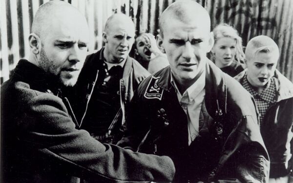 Kino pusryčiai. 20 m. atgal su Australijos „skinhead’ais“ ir R. Crowe