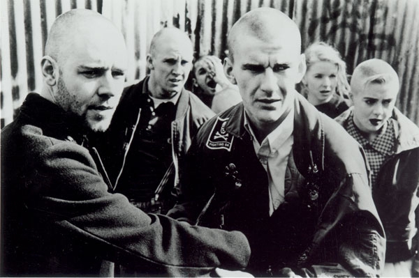 Kino pusryčiai. 20 m. atgal su Australijos „skinhead'ais“ ir R. Crowe