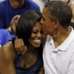 Video pusryčiai: Baracko Obamo bučinys krepšinio rungtynėse