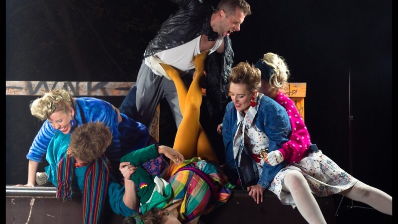 Vintažo krautuvėlė „Raduga“ kviečia į puotą Kaune (Foto)