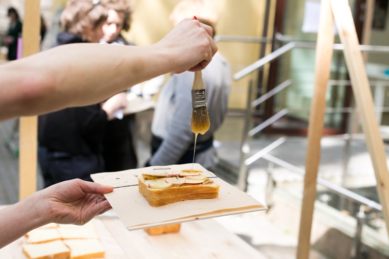 Maisto dirbtuvių dalyviai sumuštinių dizainui pasitelkė statybinius įrankius (foto)