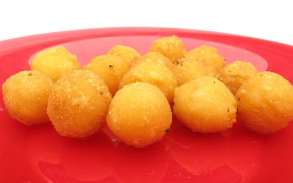 Bulvių rutuliukai, įdaryti sūriu