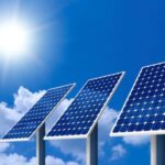 Tyrimas: naudoti saulės energiją yra daug pigiau nei manoma