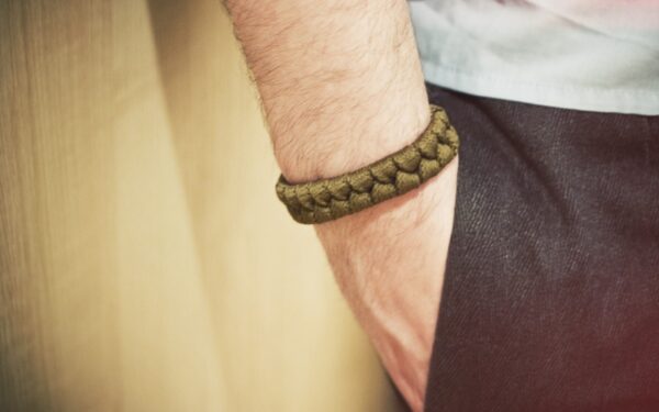 Pasidaryk pats. Iš batų raištelių – (ne tik) vyriški papuošalai (Foto)