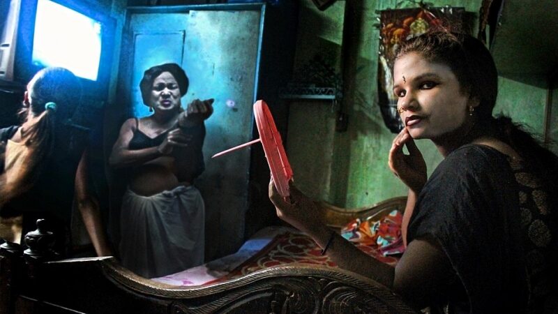 Gimti viešnamyje. Nuotraukos iš Kalkutos raudonųjų žibintų kvartalo