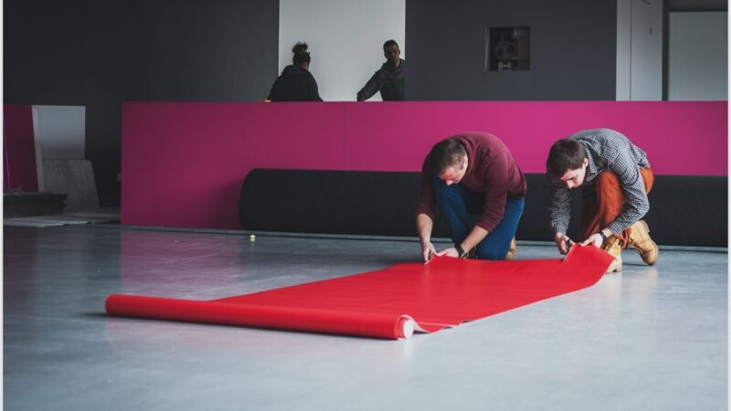 Pasiruošimas „Mados infekcijai“: Yves Saint Laurent spalvų baras ir „Žvaigždžių karų“ elementai