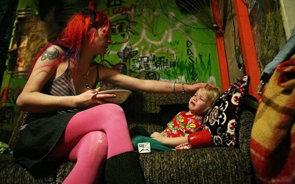 Sulaužyti likimai: mažylės gyvenimas su narkomanais tėvais (foto)