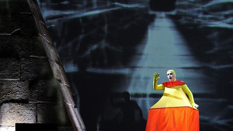 XYZ – jau istoriniais tapę J.Statkevičiaus kostiumai