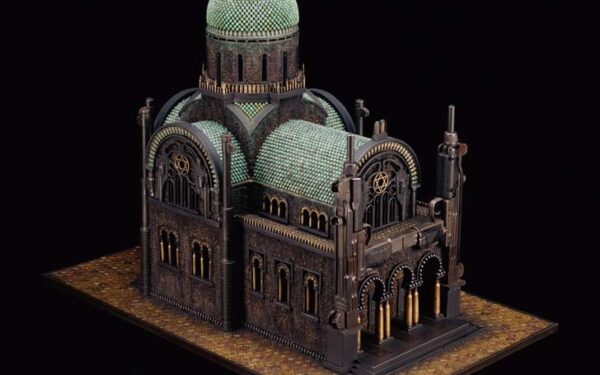 Maldos namai, pastatyti smurto pagrindu – tikrąja to žodžio prasme (foto)