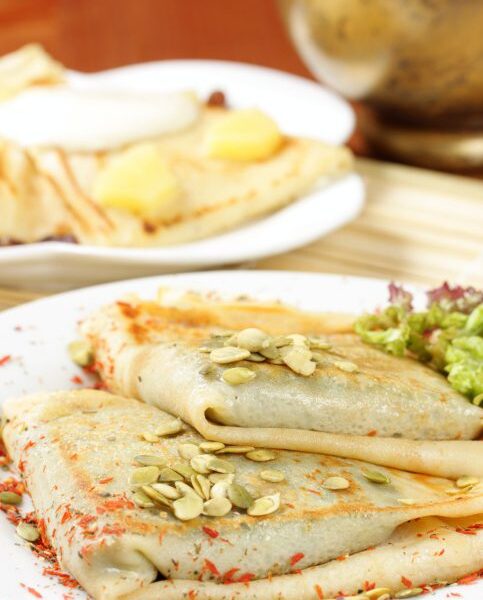 Blyneliai su sūriu ir dešra