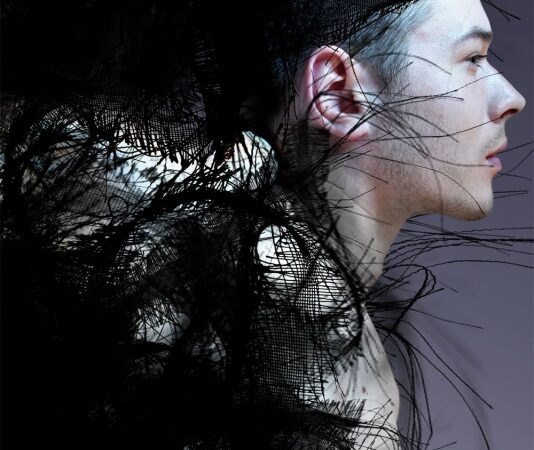 Klube „Tamsta“ elektroninio kabareto pirštines matuosis Adomas